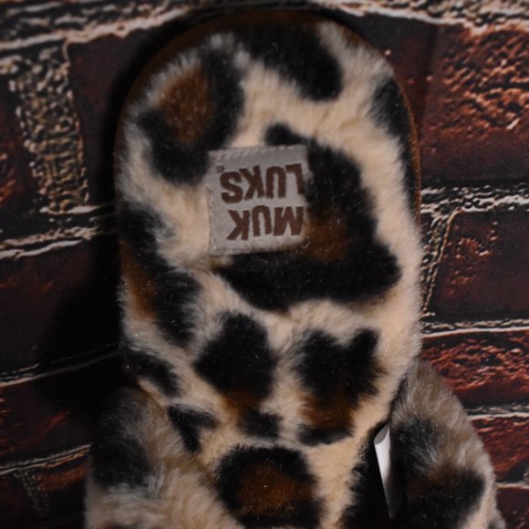 Muk Luks Fuzzy Leopard Thong Sanda - Picture 7 of 7